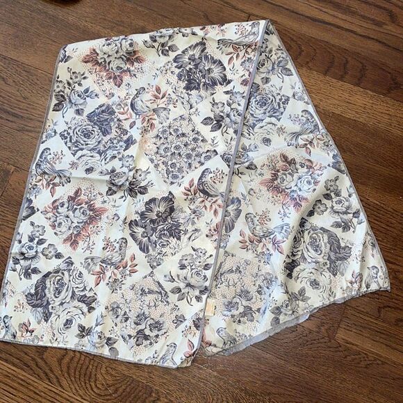 Vtg 60s/70s Glentex gray, pink & cream floral & birds nylon scarf - Picture 6 of 8